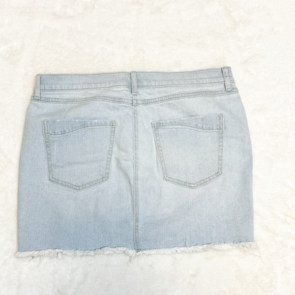 Express Denim Distresses Light Wash Jean Mini Skirt sz 8 - Picture 2 of 5
